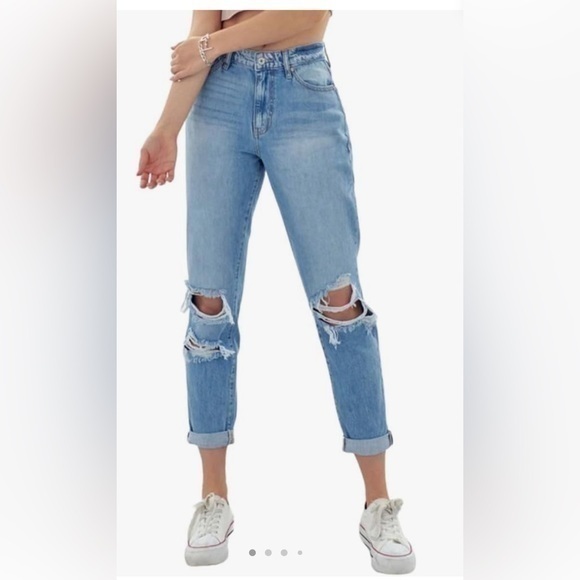 UEC KanCan Sz. 9/28
Kancan Women's Ultra High Rise Distressed Mom Jeans - Picture 1 of 14